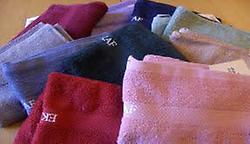 Handdukar 10 olika färger, lila, grå, rosa, vinröd, röd, beige, ljusgrön, mörkgrön, ljusblå och mörkblå